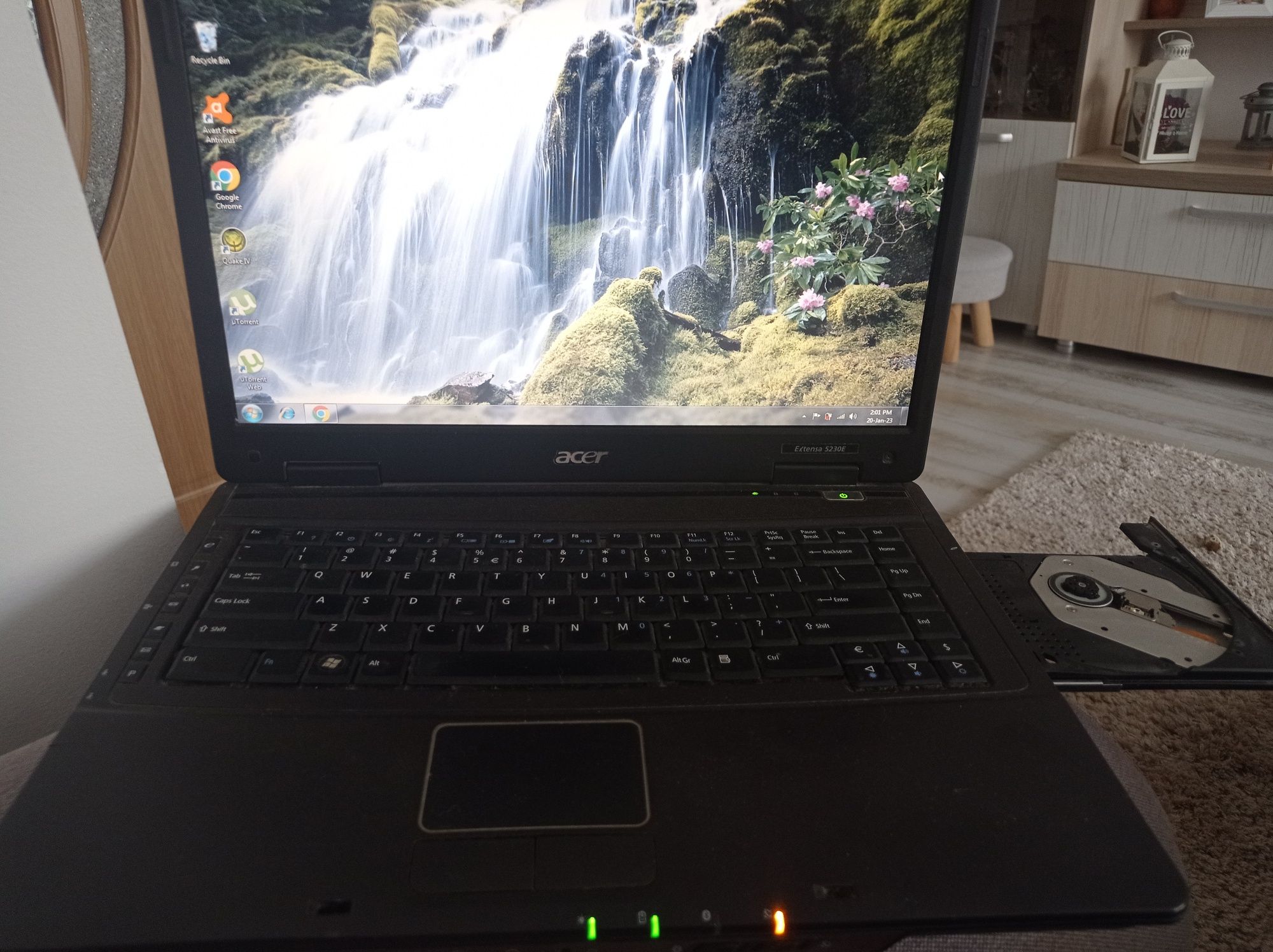 Vând Laptop Acer Extensa 5230E