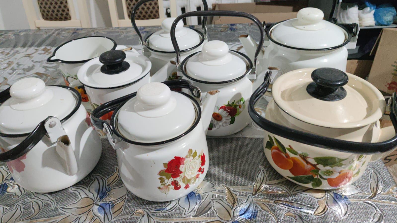 Продам чайники эмалировпнные