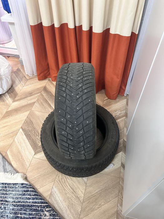 Продаю шины зимние  215/55/R17
