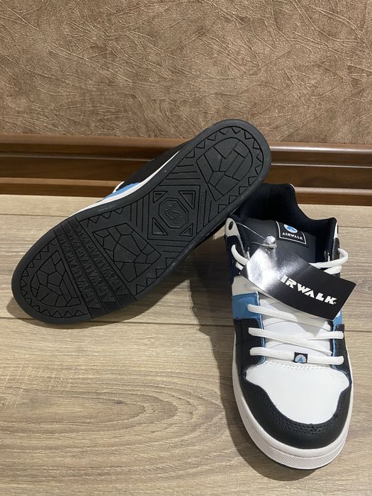 Krossovki razmer 10 - 44