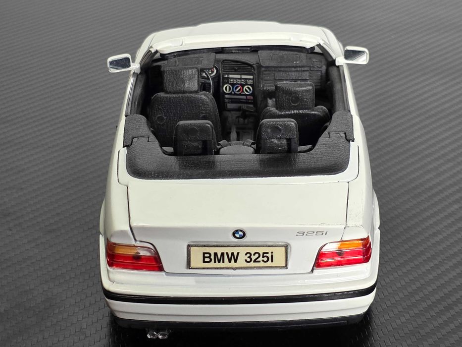 Macheta Auto 1/18 Maisto BMW 325i Alb