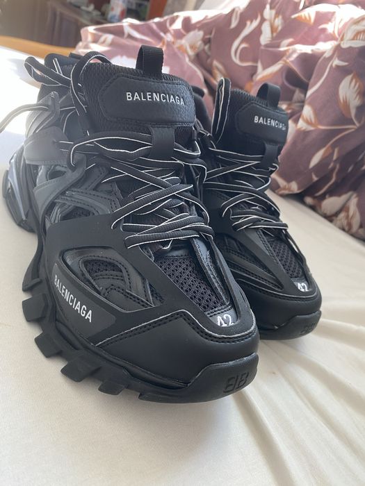 Balenciaga track led