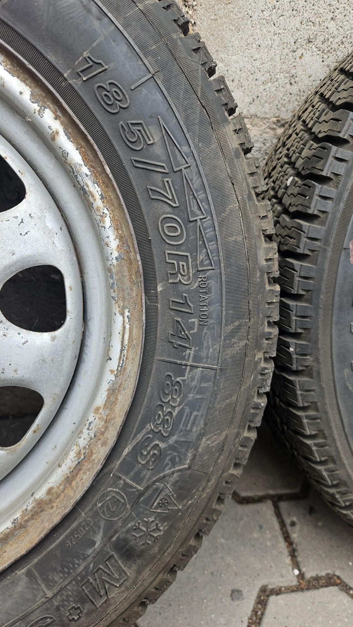 Продаю шины в сборе 185/70R14 диски Разболтовка 4×100