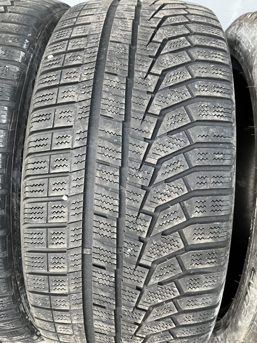 4 бр. зимни гуми 235/45/19 Hankook DOT 1718 4-4,5 mm