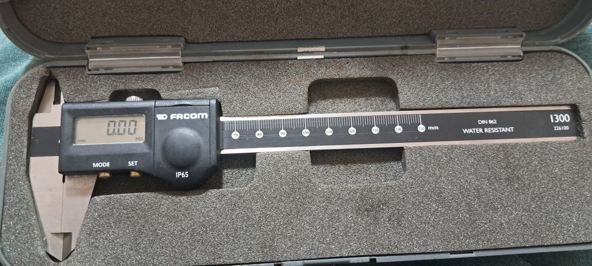Facom IP 65 professional    Water resistant