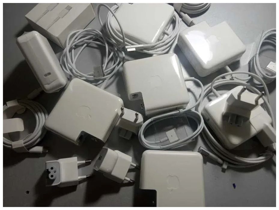 от ( Apple ) зарядка для MacBook - блок питания.