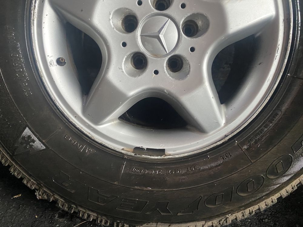 Продам 4 диска с шинами срочно