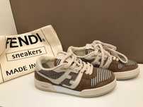 Fendi sneakers dama  35, originali, full box, retail 820 euro
