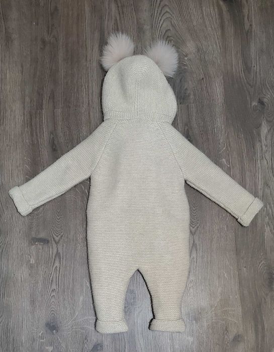 Combinezon tricotat pentru bebeluşi