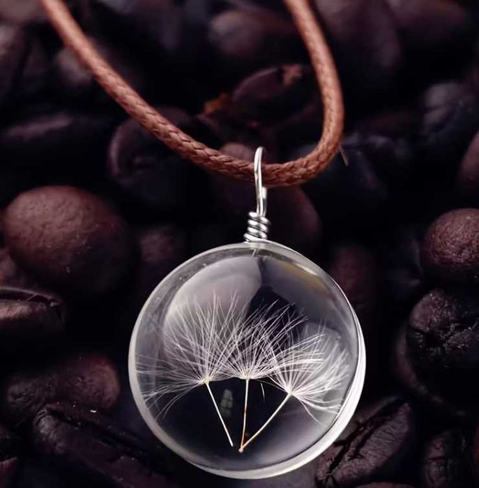 Минималистично колие с истинско глухарче с  от 1 до 3 броя глухарчета