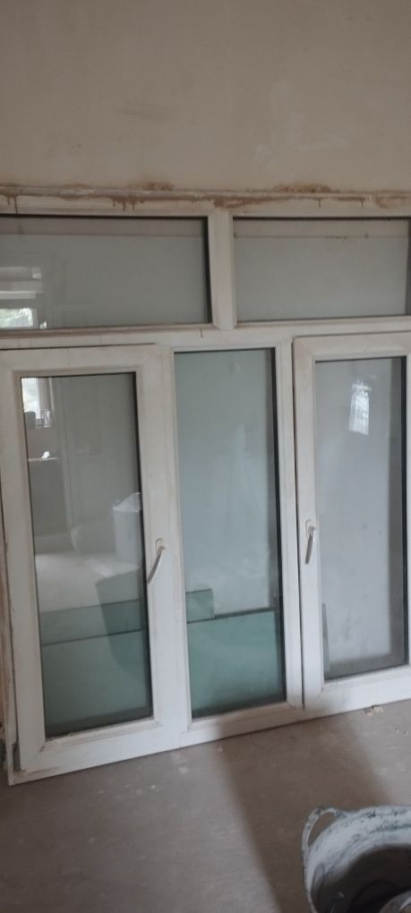 Окно пластиковое бу Ekopen, можно купить вместе с решеткой.
