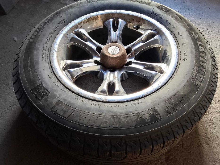 Продам зимние шины комплект Toyota Land Cruiser Prado