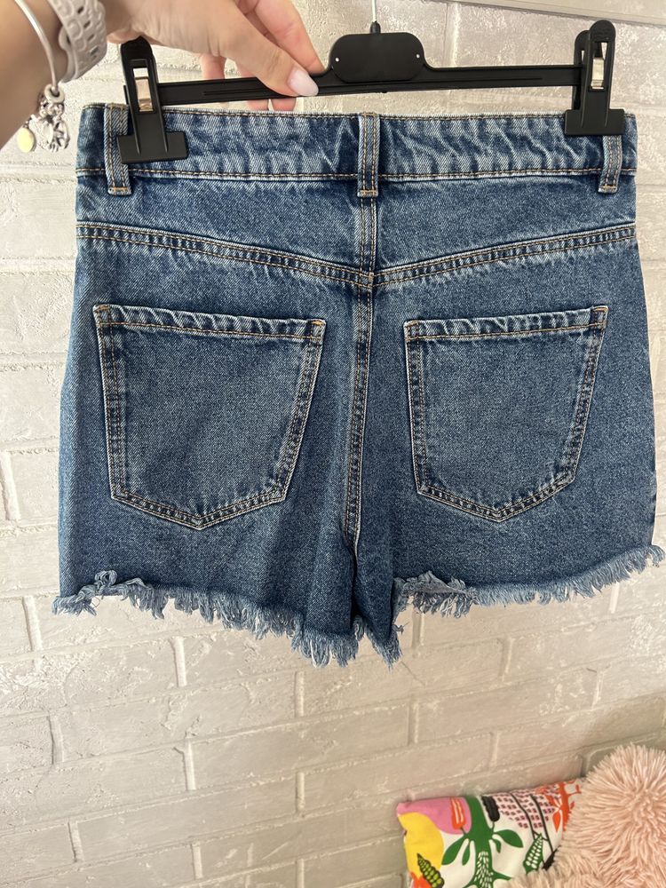 Къси гащи нови Pull and bear, Lc waikiki