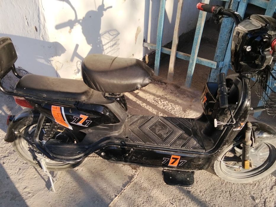 Скутер продам 777
