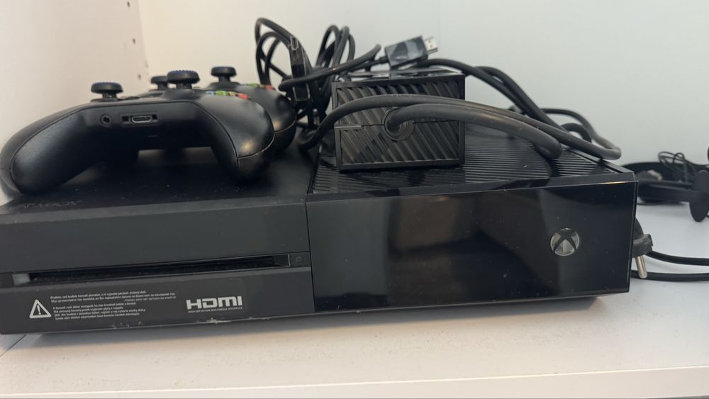 Xbox one 1tb.