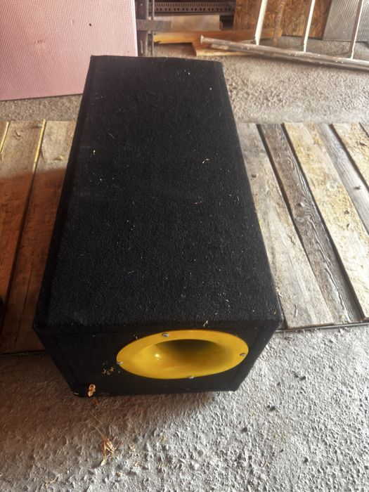 Продам короб для сабвуфера 12д