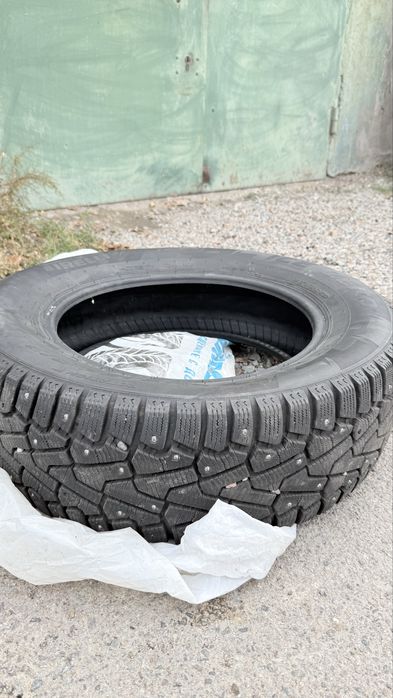 Продам комплект зимних шипованных шин Pirelli ice 225/65/17