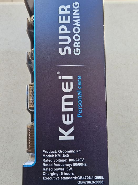 Безжична машинка за подстригване 8 в 1 Kemei KM-640, с аксесоари