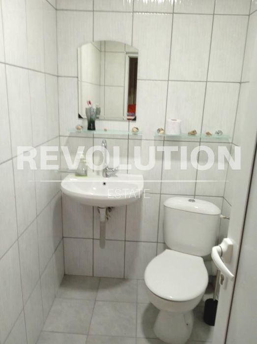 Дава се под наем Едностаен апартамент в Варна, Спортна зала - 18 кв.м за 245 € - Снимка #2