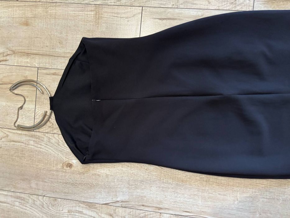 Елегантна черна рокля