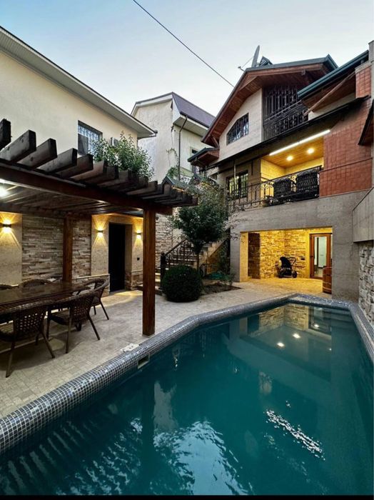 Продается  Трех уровневый дом.   Район Мирзо-Улугбекский. Ул.