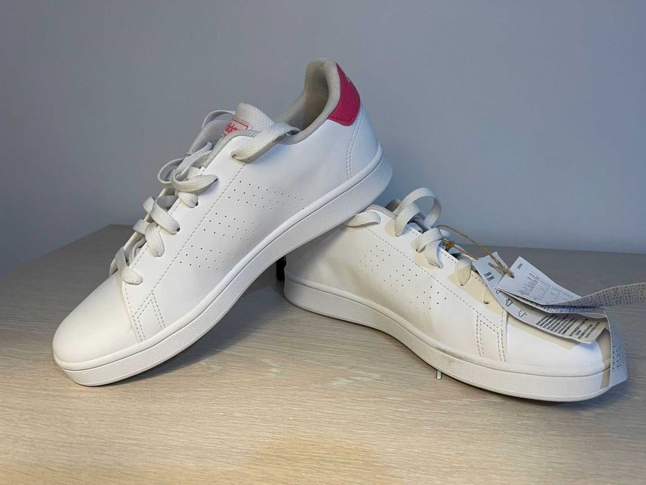 Adidas- Noi, cu etichetă.