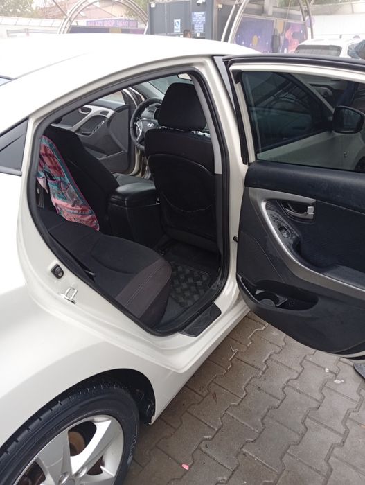 Hyundai Elantra 2012