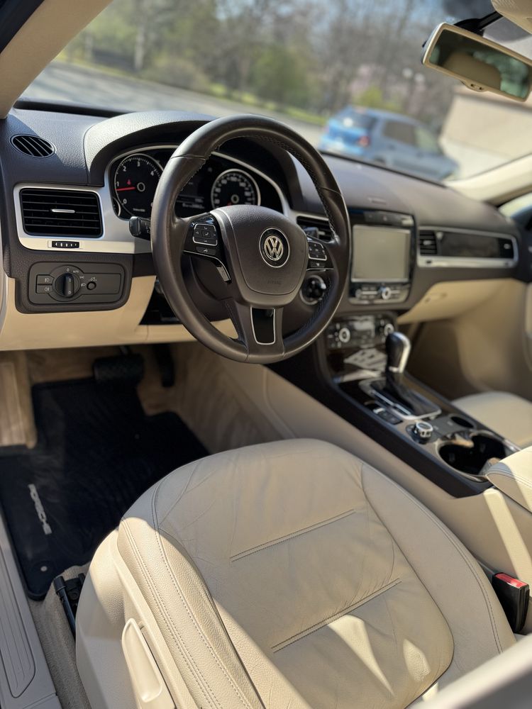 Vand Volkswagen Touareg 2014 3.0 diesel 245cai automata 4x4 piele bej