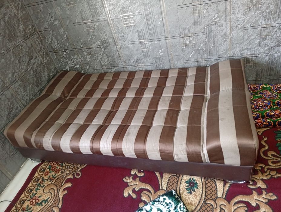 1 хонали кв 2- этаж ижарага берилади киргили  Палитехни енида