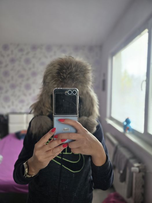 Кожена шапка с естествен косъм от лисица и каскети