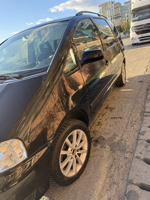 Vand VW Sharan TDI, 7 locuri ,fabricat in 2002,