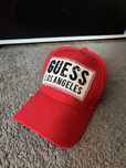 Шапка Guess червена