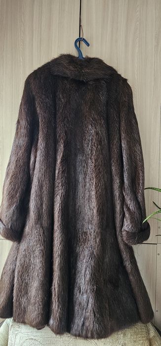 Продам почти новую нутриевую шубу
