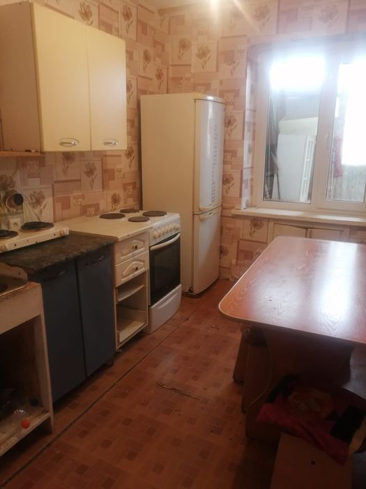 Сдам 3 комнатную квартиру М. Горького 37 - 4 этаж 130.000 + комы улучш