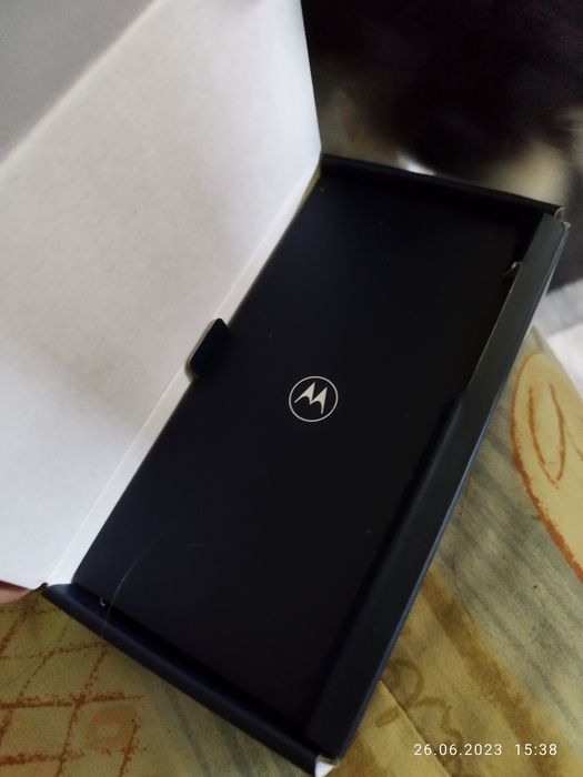 Motorola e 13-чисто нов