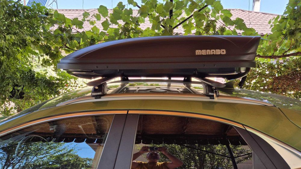 portbagaj Menabo Sonic si cutie portbagaj Menabo Marathon Dark 400