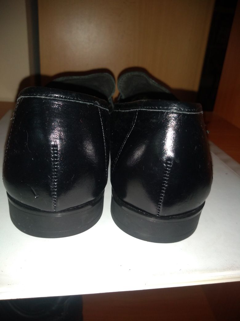 Отлични обувки  австрийска марка GABOR естествена кожа черни лак