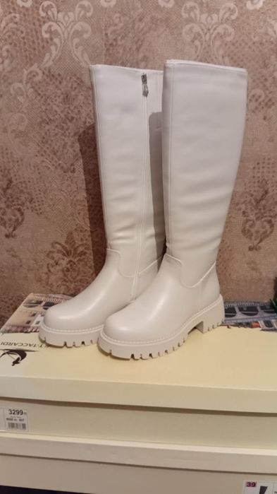 Сапоги зимние новые белые