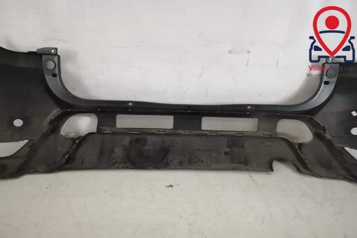 Задна броня Оригинална С 4 Сензора И Орнаменти В Добро Състояние Дачия