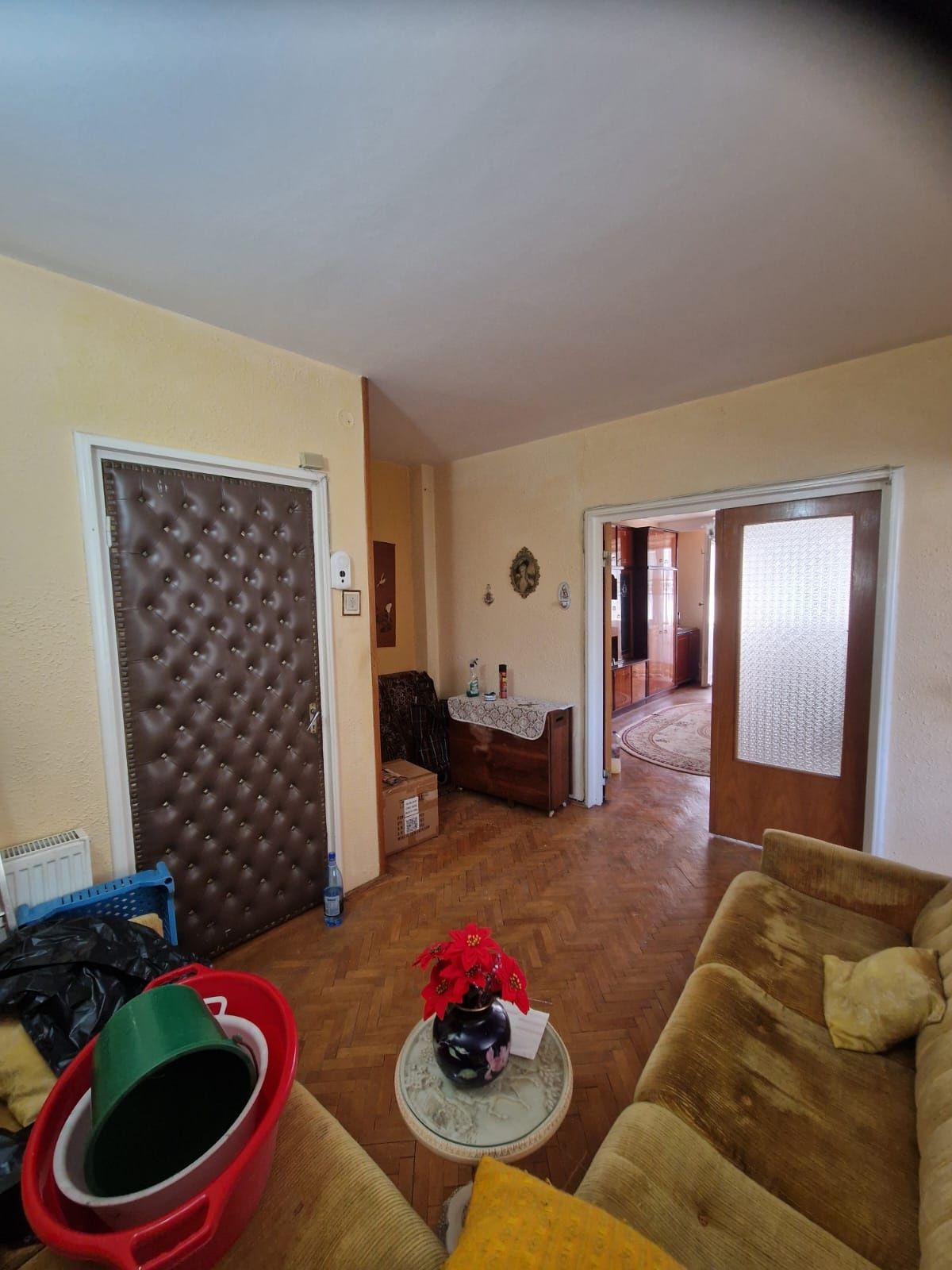 Apartament 3 camere, semidecomamdat, bld Traian, etaj 2 din 10, pf