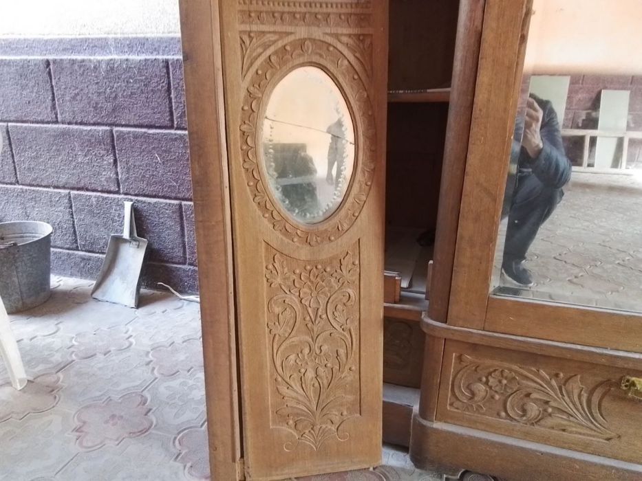 Старинный мебель