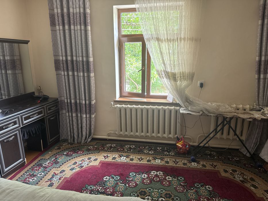 Samarqand markazi 4 sotix 4 xona gorbalnitsya orqa tarafi