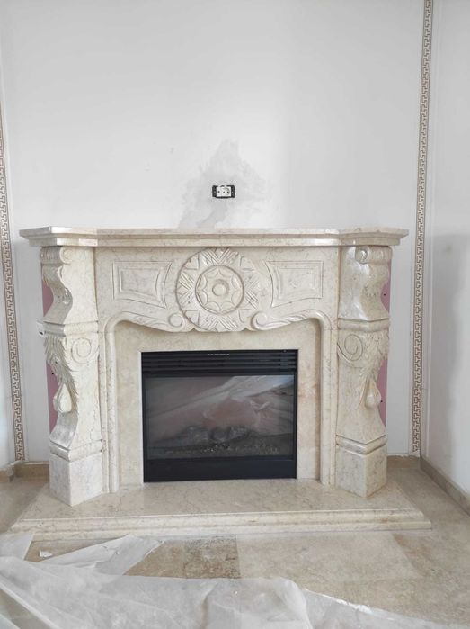 Masca semineu din marmura