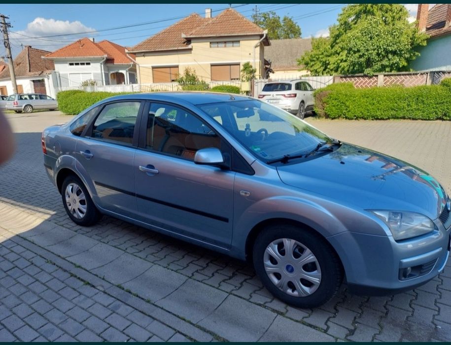 Ford Focus sedan benzină