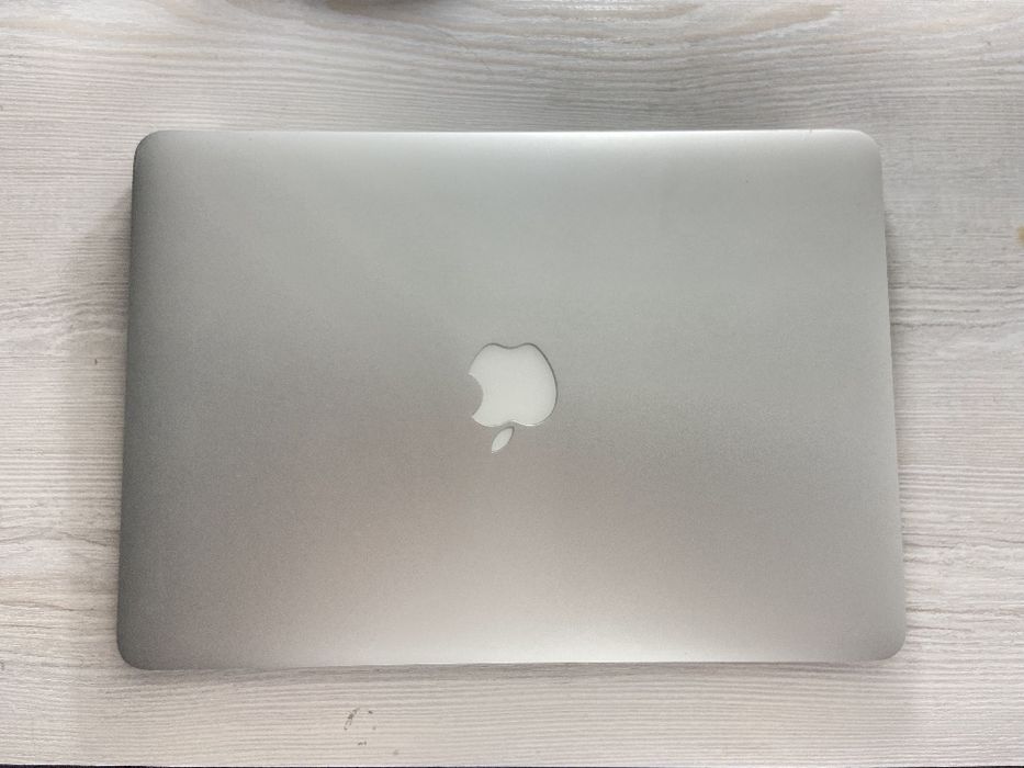 Продам MacBook Air 13" (Core i5, 256GB SSD, Big Sur) —Готов к работе