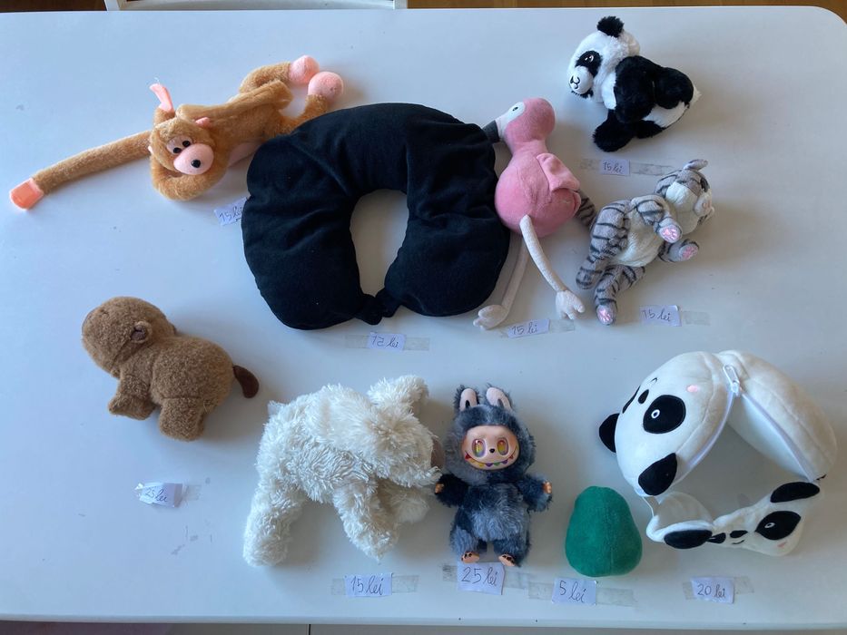 Plușuri de aprox 15 lei