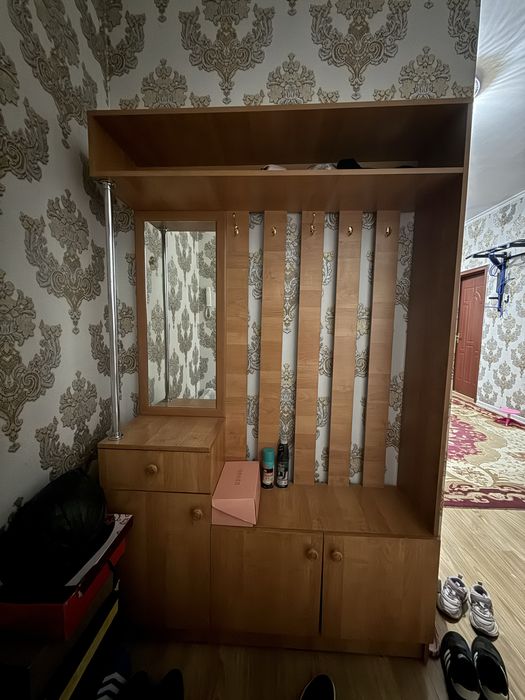 Прихожая вешалка