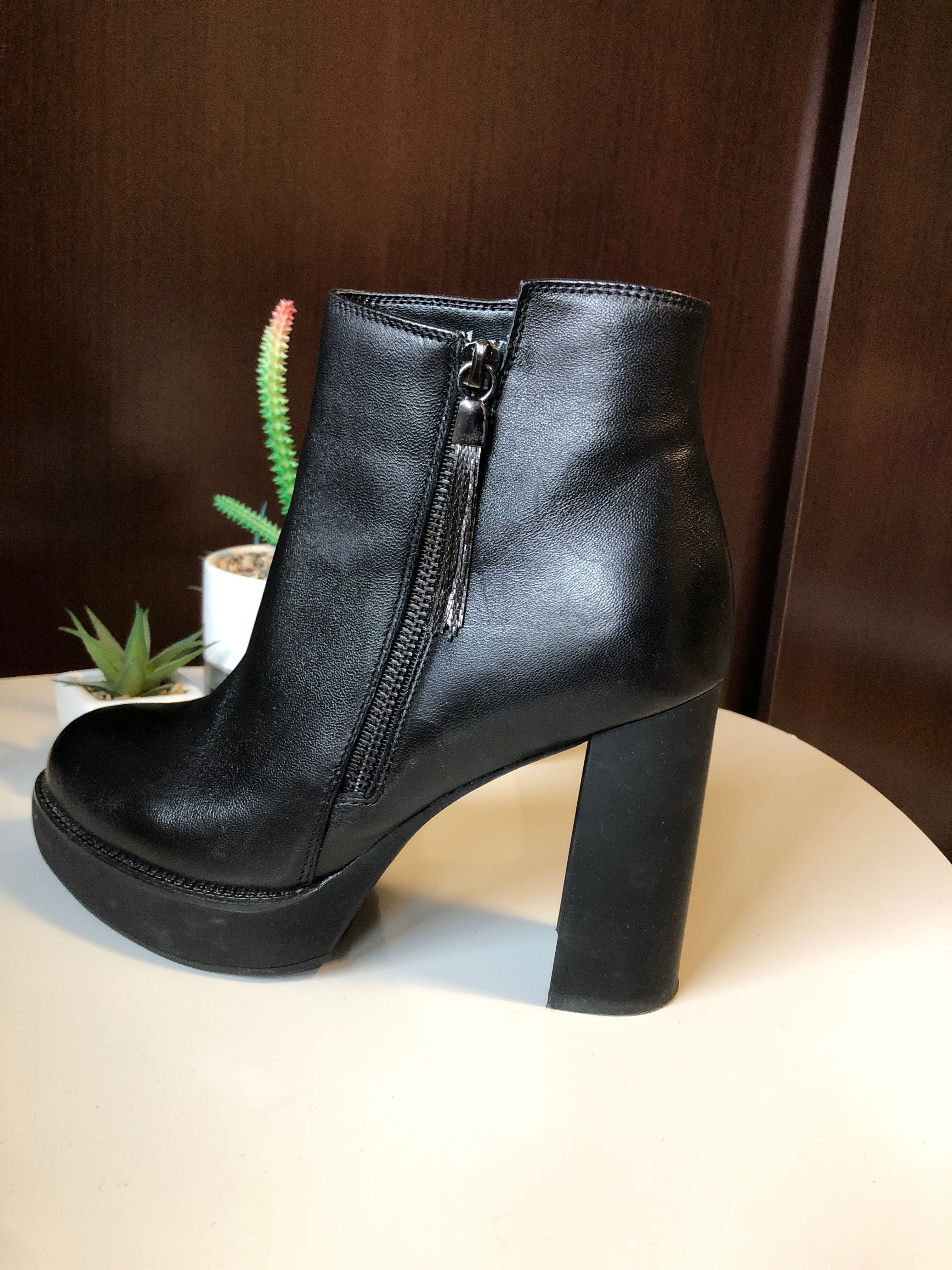 Vand botine cu toc Flavia Passini, negre, marime 38 , interior plusat