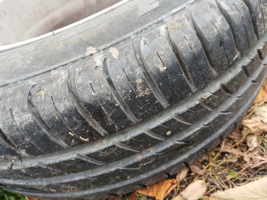 Продавам комплект алуминиеви джанти с летни гуми