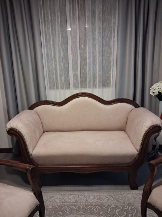 Vând canapea cu 2 scaune